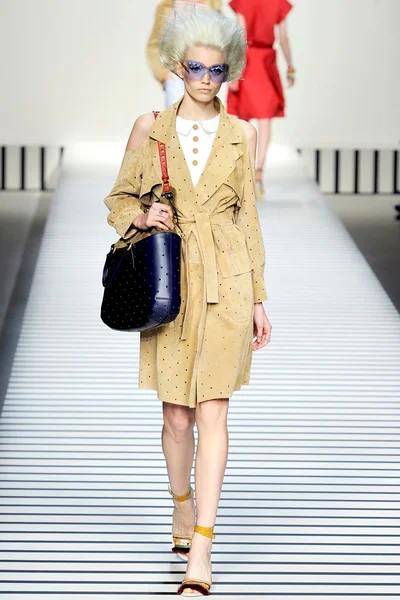 Look 27